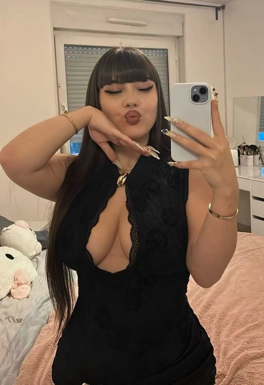 Créatrice OnlyFans Γκόθικ