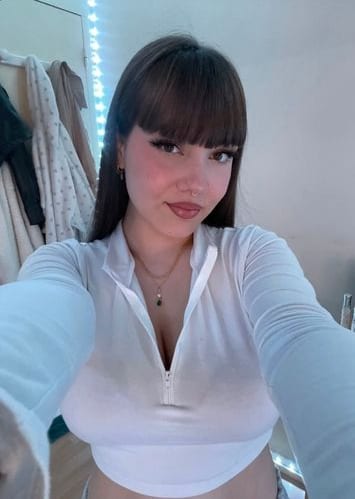Chloé OnlyFans νεαρές 4